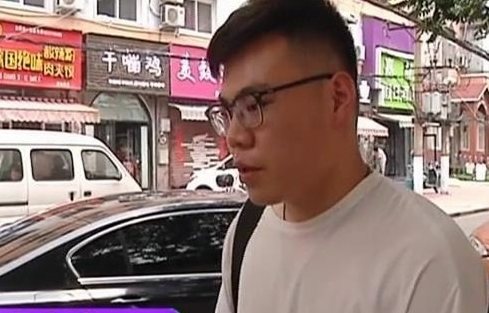 男子买了条法国斗牛犬，回家一看傻了眼，老板：你打电话报警吧