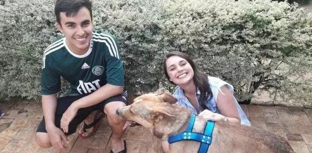 流浪狗乱入结婚现场遭驱逐,新娘新郎接下去的行为好暖人!