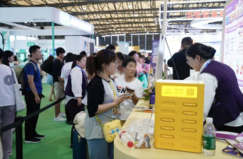 上海亚宠展宠爱国际展厅备受关注,高端宠物医疗服务成吸睛亮点