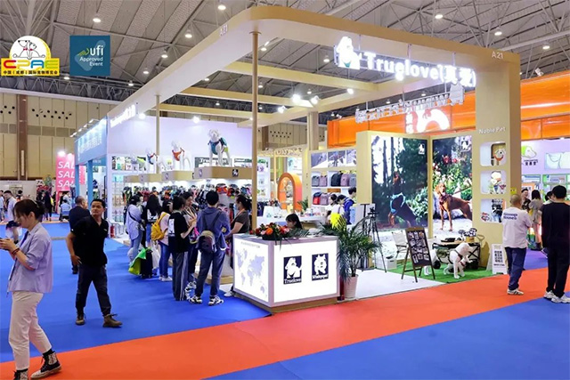 第十一届天一成都宠博会开展首日 超燃现场图