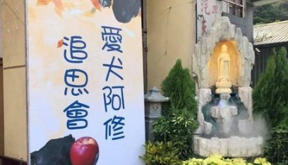 爱犬去世,主人为其出殡遭抗议,得知缘由后抗议者们都闭上了嘴