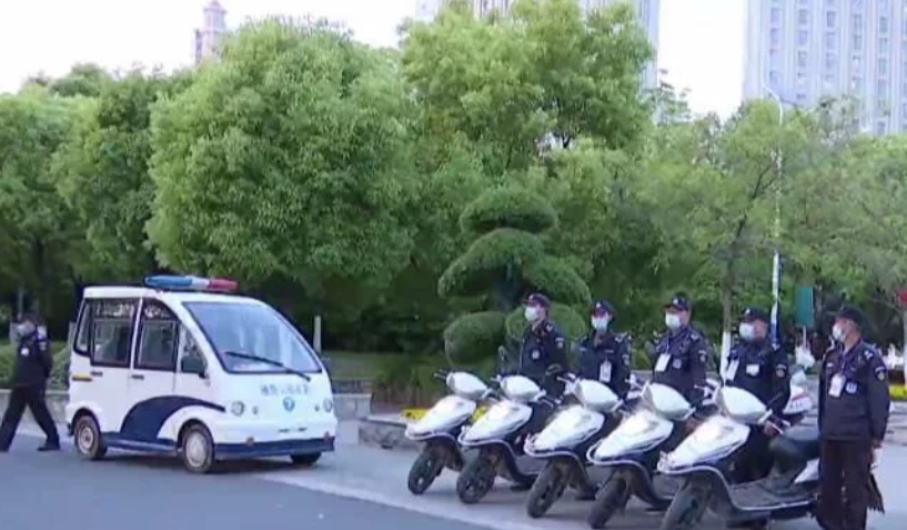 携犬入园要注意，文明遛狗守新规！